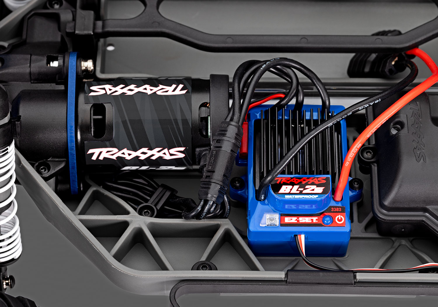 PACK ECO 100% RTR TRAXXAS SLASH 4X4 BRUSHLESS BL-2S LIPO 2S CHARGEUR RAPIDE SAC OFFERT